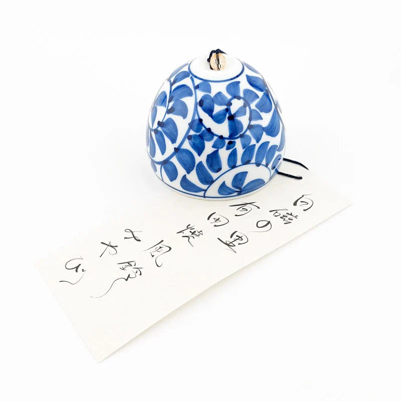 Furin japonés de flores