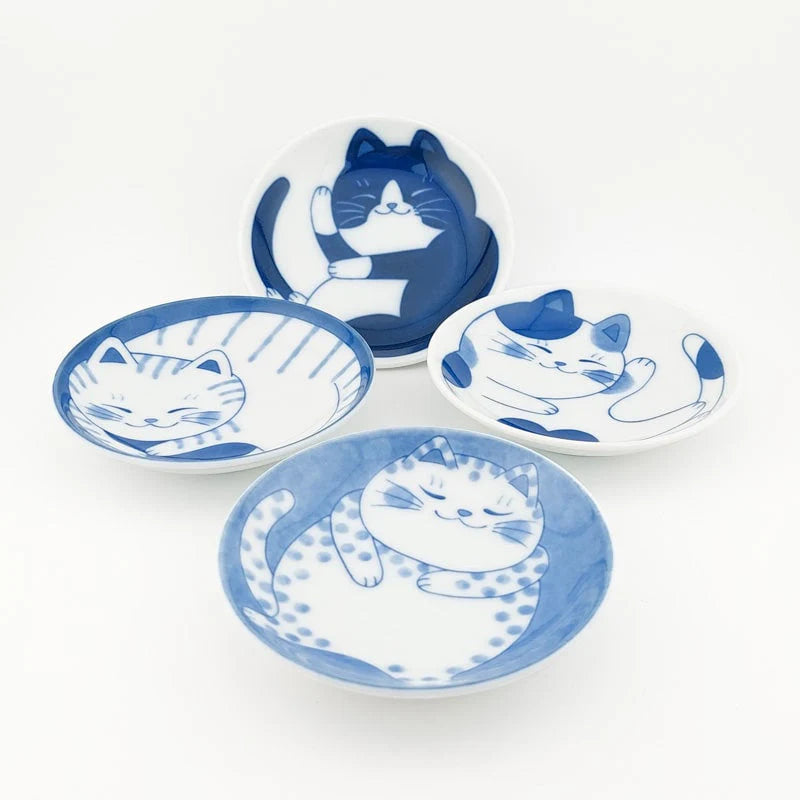Platos Japoneses Pequeños de Gatos